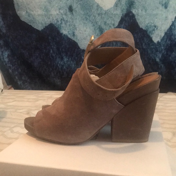 CALVIN KLEIN STRAP HEELS - Picture 6 of 8